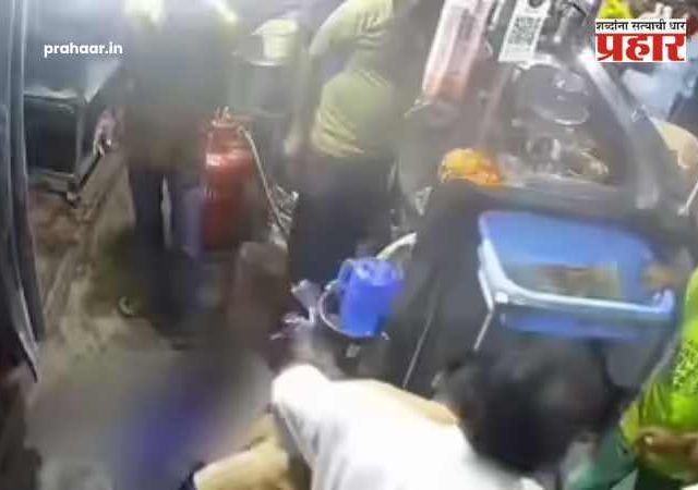 Telangana Shocking Video : भररस्त्यात थरार! चारित्र्याच्या संशयावरून पतीने केली पत्नीची चाकूने भोसकून निर्घृण हत्या; व्हिडिओ पहा