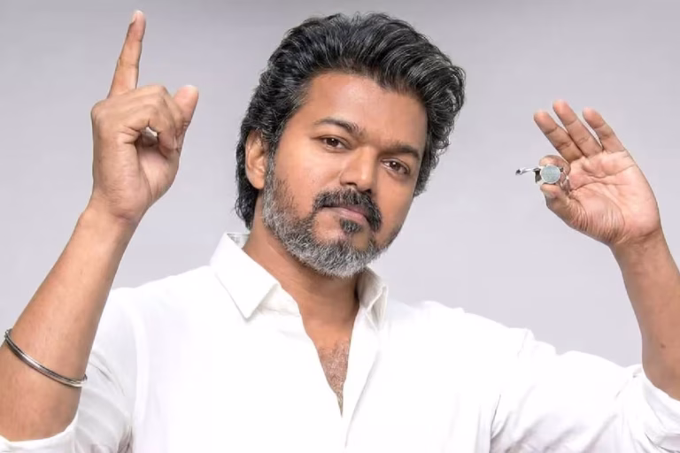 thalapathy vijay  : ....तेव्हा थलपती विजय यांनी आईवडिलांविरोधातच खटला दाखल केला होता ; काय घडलं होतं ?