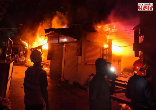 Thane Fire : ठाण्यात गावदेवी मार्केटला भीषण आग; दोन जणांचा मृत्यू, अग्निशमन दलाचे जवान जखमी