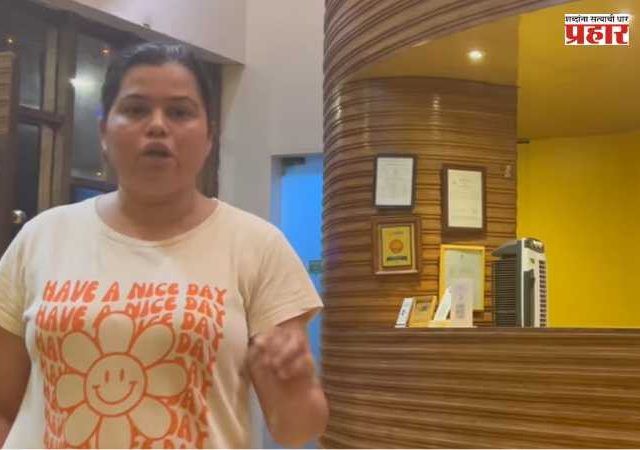 मास्टर की वापरून रात्री रूममध्ये आला कर्मचारी, दांपत्याची झोप उडाली