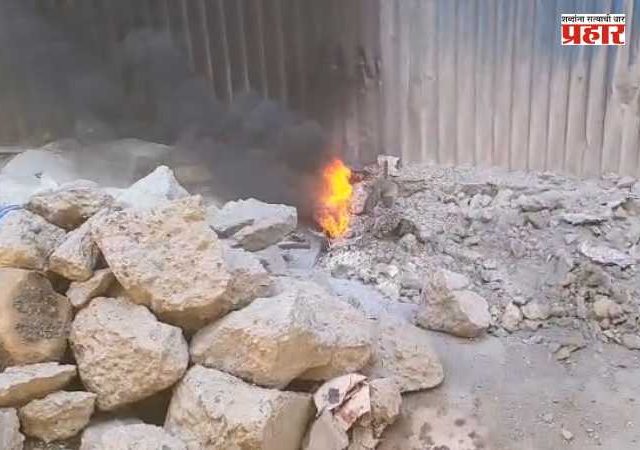Bhendi Bazaar Fire : दक्षिण मुंबईत मध्यरात्री खळबळ! भेंडी बाजारजवळ बीएमसीच्या भूमिगत केबलला आग; परिसरात भीतीचे वातावरण