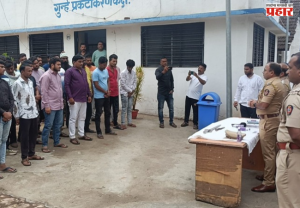 Chalisgaon Crime : चाळीसगावात 80 गुन्हेगारांची झाडाझडती; तलवार, चॉपरसह 39 लाखांची वाहने जप्त