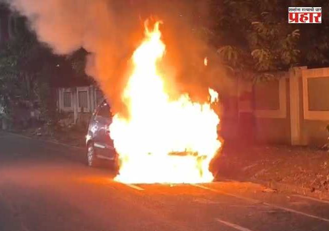 CNG Car Fire : धूर निघाला अन् क्षणात भडका! पनवेलमध्ये उभ्या CNG वाहनाला भीषण आग; वाहन पूर्णतः जळून खाक