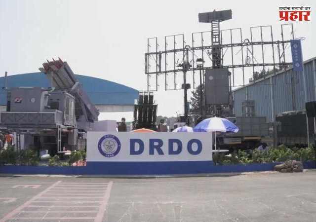 DRDO Bomb Trial : DRDO च्या ‘हाय-कॅलिबर बॉम्ब’ची ताकद जगासमोर; स्फोटानंतर तुकडे १.५ किमी उंच उडाले, भारतीय हवाई दलाची वाढणार मारक क्षमता