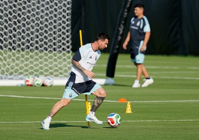 Argentine Practice : अर्जेंटिनाचा विश्वचषक सराव; मेस्सीचे पुनरागमन निश्चित, प्रशिक्षक स्कालोनींचा महत्त्वपूर्ण निर्णय