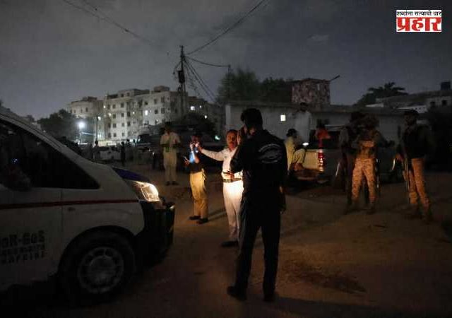 Karachi Suicide Attack : कराचीत मोठा आत्मघाती हल्ला : चकमकीत चार पाकिस्तानी रेंजर्सचा मृत्यू, पाच दहशतवादी ठार