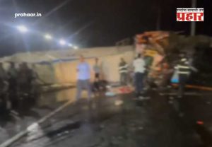 Mumbai-Pune Expressway : मुंबई-पुणे एक्सप्रेसवेवर दोन ट्रकचा चक्काचूर, कारची जोरदार धडक; २ जणांचा मृत्यू, 'मिसिंग लिंक' तासभर ठप्प!