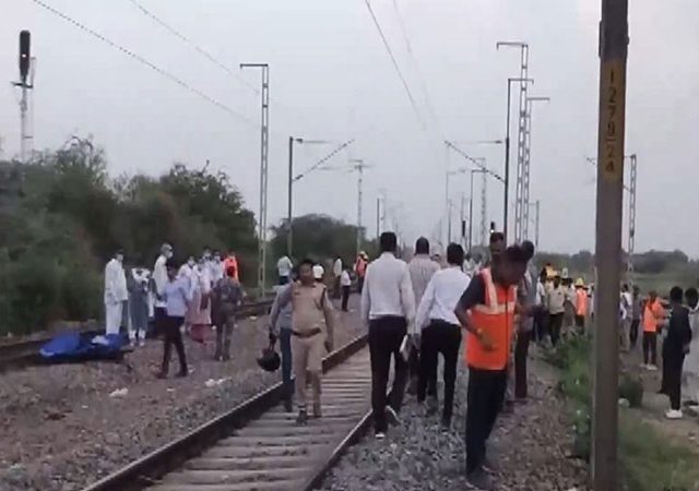 Madhya Pradesh : अफवा पसरली आणि रेल्वे रुळावर मोठी दुर्घटना झाली