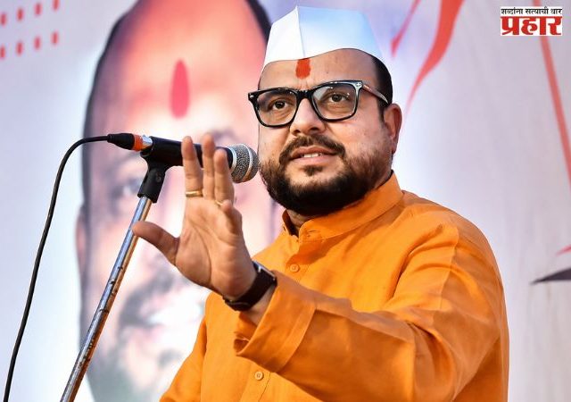 Minister Gulabrao Patil : एकनाथ शिंदेंनी दाढीवर हात फिरवला की 'उबाठा'चे १४ आमदार फुटतील !