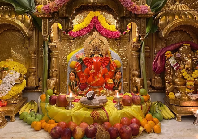 Siddhivinayak :सिद्धिविनायक मंदिरात भाविकांची अलोट गर्दी! अधिक महिन्यातील संकष्टी चतुर्थीला गणरायाच्या चरणी हजारो भाविक नतमस्तक