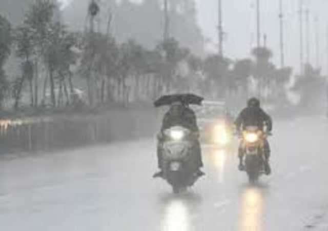 Mumbai Weather : मुंबईकरांसाठी महत्त्वाची बातमी! पुढील काही तासांसाठी ऑरेंज अलर्ट