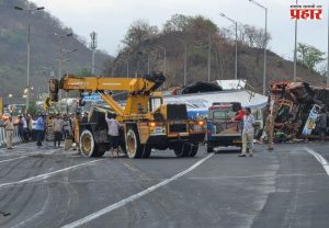 Mumbai Pune Expressway Accident : मुंबई पुणे एक्सप्रेस वे वर अपघात, दोघांचा मृत्यू