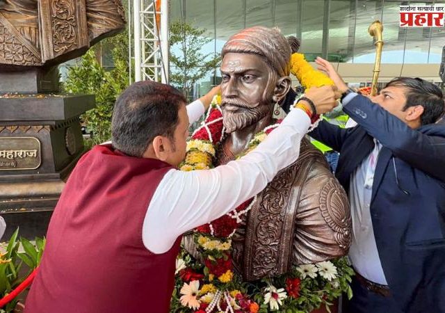 Devendra Fadnavis : नवी मुंबई विमानतळावर शिवरायांचा कांस्य पुतळा