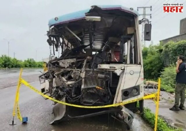 Solapur Accident : सोलापूरजवळ भीषण अपघात! पुणे-उमरगा एसटीला ट्रकची जोरदार धडक; चालकासह महिलेचा मृत्यू