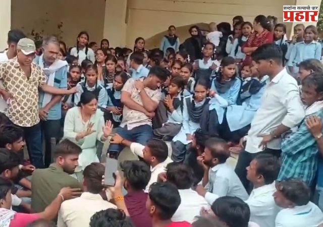 Rajasthan Teacher Suspended : संतापजनक कृत्य..! ५०० रुपये चोरीच्या संशयावरून विद्यार्थिनींना केलं विवस्त्र; VIDEO