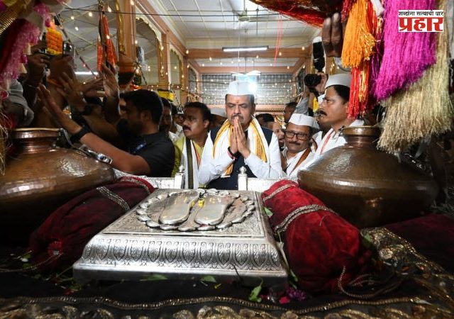 Ashadhi Wari 2026 : आषाढी वारीचा भक्तिमय सोहळा; मुख्यमंत्री फडणवीसांनी केले श्री संत ज्ञानेश्वर महाराजांच्या पादुकांचे पूजन