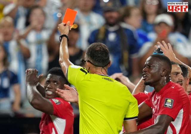 FIFA2026 : 'VAR' आणि हाय-टेक नियमांचा फुटबॉलवर वाढता प्रभाव; चाहत्यांमध्ये आणि खेळाडूंमध्ये संभ्रम