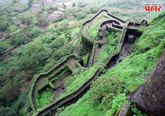 Lohagad Fort : ऐतिहासिक लोहगडावर पर्यटकांचा धक्कादायक प्रकार; व्हायरल व्हिडीओनंतर सोशल मीडियावर संताप