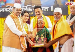 Ashadhi Ekdashi 2026 : सलग २० वर्षे वारीचं फळ! धाराशिवच्या माने दाम्पत्याला विठुरायाच्या महापूजेचा मान