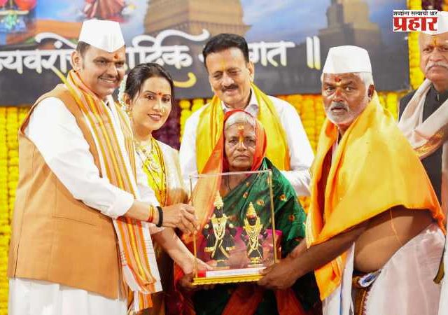 Ashadhi Ekdashi 2026 : सलग २० वर्षे वारीचं फळ! धाराशिवच्या माने दाम्पत्याला विठुरायाच्या महापूजेचा मान