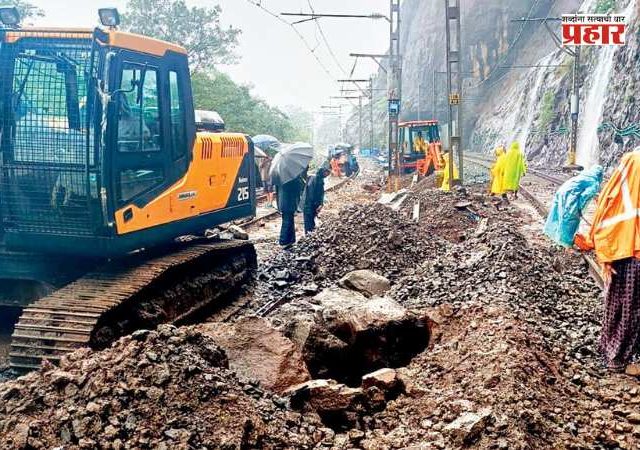 Pune-Mumbai Ghat : पुणे-मुंबई घाट विभागातील रेल्वे दुरुस्ती युद्धपातळीवर; एक मार्ग सुरू, दोन लोकोमोटिव्हसह धावणार गाड्या