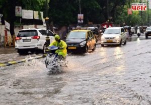 Mumbai Rains : मुंबईत मुसळधार! रेल्वे, रस्ते जलमय, आजही रेड अलर्ट, नागरिकांना सतर्कतेचा इशारा