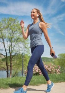 Walking Routine : दररोज फक्त १० मिनिटं चालण्याची सवय; शरीर आणि मनात दिसतील हे ८ सकारात्मक बदल