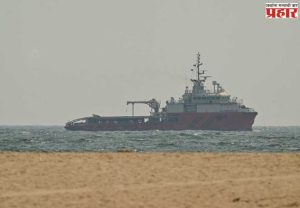 Strait of Hormuz : होर्मुज सामुद्रधुनीतून जाणाऱ्या जहाजांवर भारतीय नाविकांच्या तैनातीला मनाई