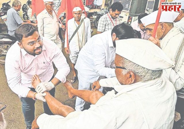 वारकऱ्यांची ‘चरण सेवा’