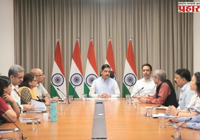 Pralhad Joshi : शिक्षणमंत्री प्रल्हाद जोशी यांची पदभार स्वीकारताच मंत्रालयातील वरिष्ठ अधिकाऱ्यांबरोबर आढावा बैठक