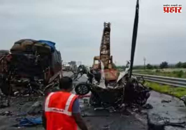 Wardha Samruddhi Mahamarg Accident : समृद्धी महामार्गावर भीषण अपघात; कारला आग लागून पाच जणांचा मृत्यू, एक गंभीर