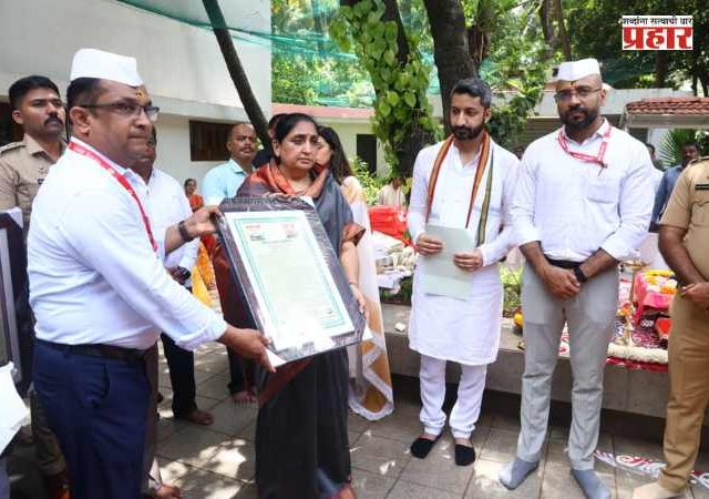 DCM Sunetra Pawar : दिवंगत उपमुख्यमंत्री अजितदादा पवार यांच्या स्मृतीचिन्हांचे उपमुख्यमंत्री सुनेत्रा पवार यांच्याकडे हस्तांतरण