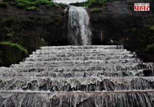 Waterfall Trip : धबधब्याखाली भिजायचंय? मग हे 5 वॉटरप्रूफ गॅझेट्स नक्की सोबत ठेवा