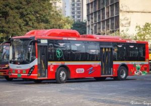 BEST Bus Accident : वरळीत सिग्नलवर काळाचा घाला! टॅक्सीतून उतरताच BEST बसच्या.....अन् काही सेकंदांतच अनर्थ!