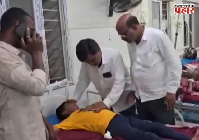 Karnataka School poisoning : कर्नाटकमधील शाळेत अन्नातून विषबाधेचा संशय; १५ हून अधिक विद्यार्थ्यांना रुग्णालयात दाखल