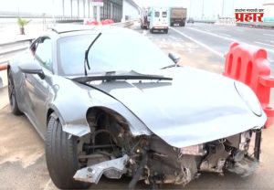 Coastal Road Accident : मुंबई कोस्टल रोडवर भरधाव पोर्शेचा भीषण अपघात; एअरबॅगमुळे वाचले दोघांचे प्राण