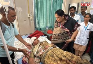 Sunetra Pawar : सासवड-जेजुरी मार्गावरील अपघातानंतर उपमुख्यमंत्री सुनेत्रा पवार रुग्णालयात; जखमी वारकऱ्यांना दिला धीर, तातडीच्या उपचाराचे आदेश