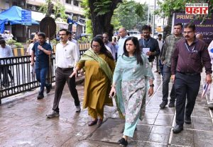 Footpath Encroachment : पदपथ अतिक्रमण मुक्तीच्या निर्देशानंतर, याच्या अंमलबजावणीसाठी आयुक्त थेट उतरल्या रस्त्यावर