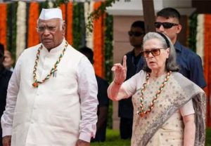Vande Mataram : 'वंदे मातरम्' सुरू असताना काँग्रेस मुख्यालयात नेमकं काय झालं ? आता कोणाला होणार शिक्षा ?
