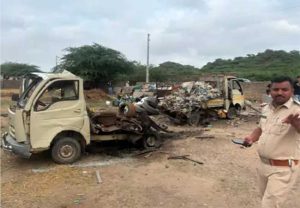 Blast in Gujarat : गुजरातमध्ये वाहनाच्या स्फोटात दोन सख्ख्या भावांसह दोन चिमुकल्यांचा मृत्यू