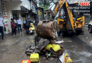 BMC NEWS : पदपथ अतिक्रमण मुक्त मोहिमेला अडथळा; जेसीबी अभावी विभागातील कारवाई थंडावली