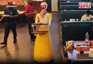 Robot Waiter Murthal : मुरथलच्या धाब्यावर रोबोट वेटरची एन्ट्री! हरियाणातील 'रेशम धाब्या'चा भन्नाट प्रयोग, व्हिडिओ व्हायरल
