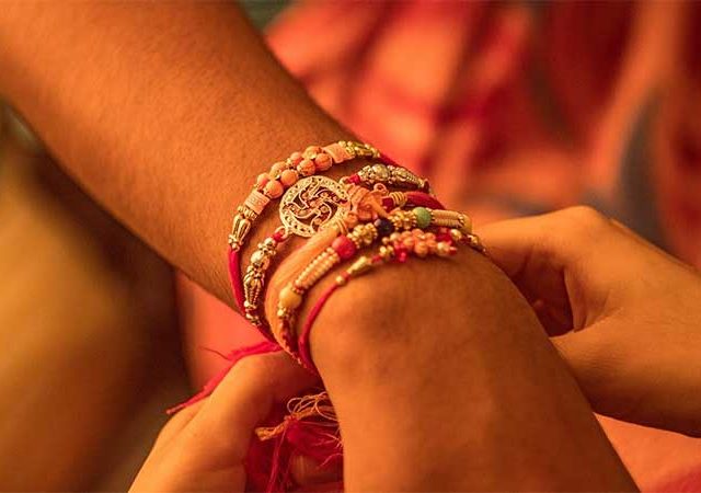 Holiday : मुंबईत दहीहंडी ऐवजी रक्षाबंधनला मिळणार शासकीय सुट्टी