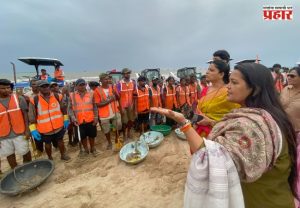 Ritu Tawde : मुंबईच्या महापौरांनी केली जुहू समुद्र किनाऱ्याची पाहणी; स्वच्छता मोहिमेचा प्रत्यक्ष घेतला आढावा