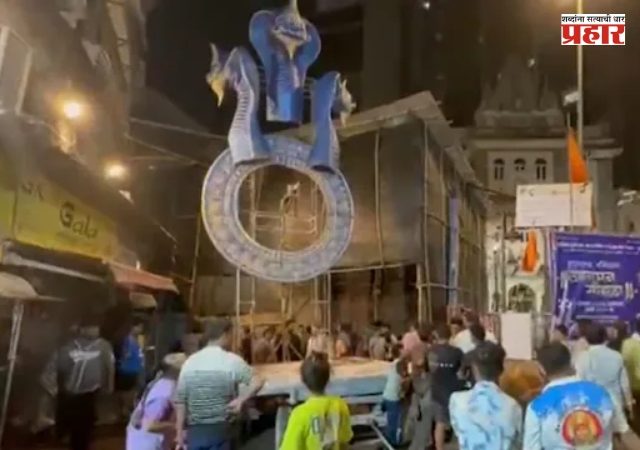 Bhuleshwar Ganpati Incident : मुंबईत २२ फूट उंच गणेशमूर्ती कोसळली; २ जणांचा मृत्यू, ५ जखमी