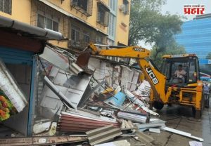 Vakola Unauthorized Shops : वाकोलातील पदपथांवरील ३७ अनधिकृत दुकानांवर कारवाई