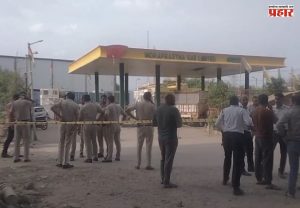Delhi CNG Cylinder Blast : दिल्लीतील पेट्रोल पंपावर सीएनजी सिलेंडरचा भीषण स्फोट; ३ कामगारांचा मृत्यू, ३ जण गंभीर जखमी