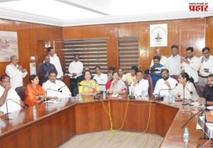 Nashik : सात दिवसांत 'नाशिक खड्डेमुक्त’, मंत्री गिरीश महाजनांचा प्रशासनाला अल्टिमेटम