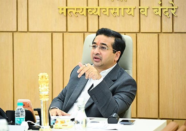 Nitesh Rane : 'मत्स्यव्यवसाय विभागाच्या योजनांचा लाभ अधिकाधिक लाभार्थ्यांपर्यंत पोहोचवा'