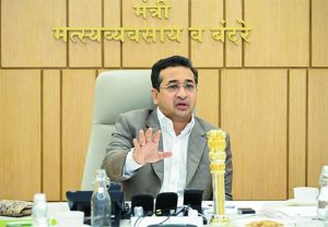 Nitesh Rane : दाभोळ खाडीतील मत्स्यव्यवसायाच्या समस्यांवर तातडीने उपाययोजना करा